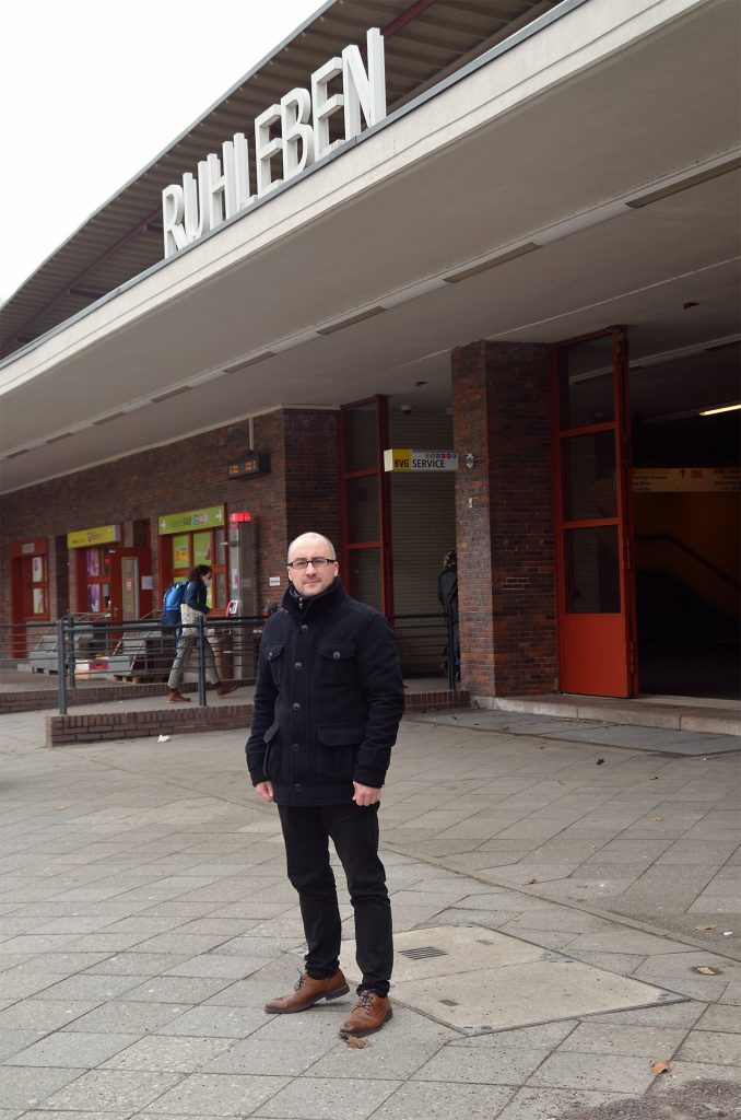 Foto: Alexander Sempf vor U-Bahnhof Ruhleben