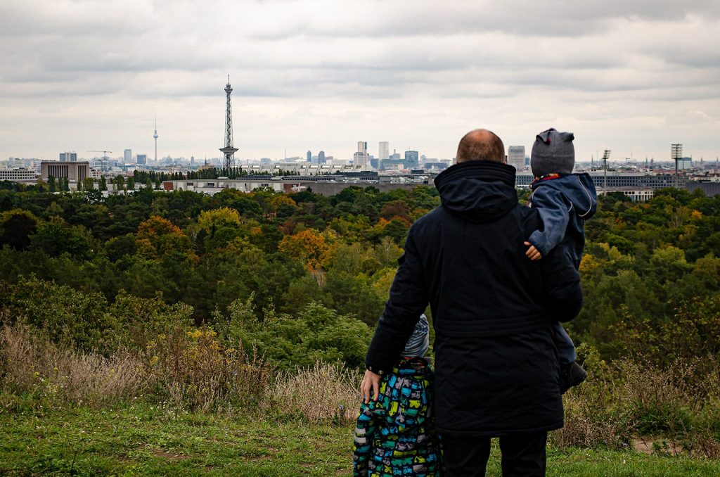 Foto: Alexander Sempf auf dem Teufelsberg, Blick nach Westend
